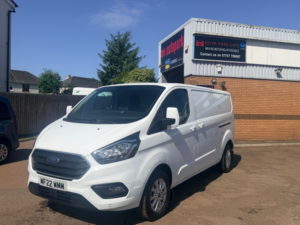 2022 Ford Transit Custom 2.0 Transit Custom Limited Van 300 L2 2.0l Ecoblue 130ps Fwd 6 Speed Manual in White — image 4