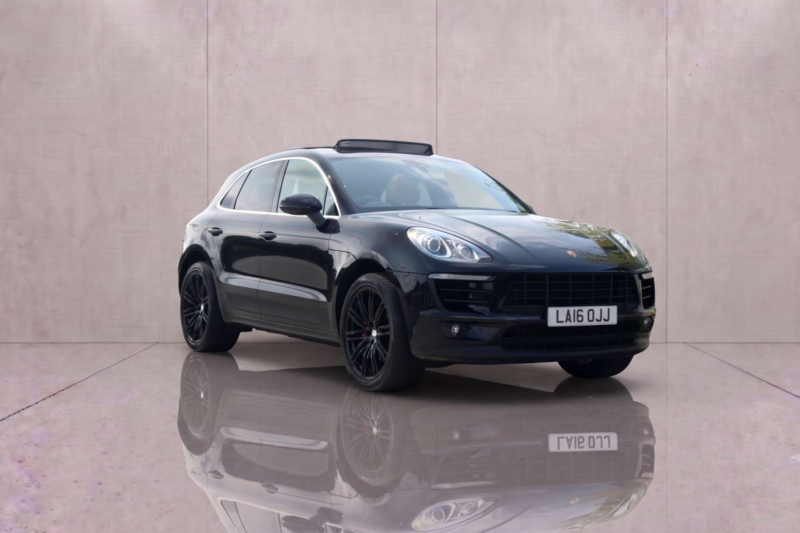 2016 Porsche Macan 3.0 Macan S D Semi-Auto 4WD 5dr in Black — image 1