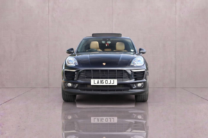2016 Porsche Macan 3.0 Macan S D Semi-Auto 4WD 5dr in Black — image 2