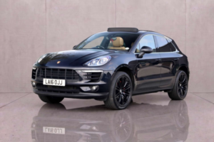 2016 Porsche Macan 3.0 Macan S D Semi-Auto 4WD 5dr in Black — image 3