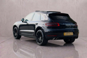 2016 Porsche Macan 3.0 Macan S D Semi-Auto 4WD 5dr in Black — image 5