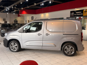 2022 Peugeot Partner 1.5 Bluehdi 1000 Asphalt Premium in Grey — image 6