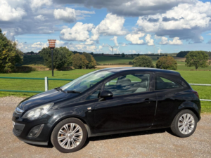 2013 Vauxhall Corsa 1.2 16v Se Euro 5 3dr in Black — image 3