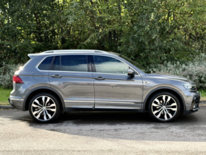 2019 Volkswagen Tiguan 2.0 Tdi R-Line Tech in Grey — image 2