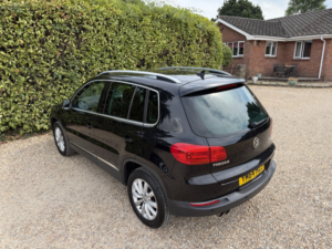 2015 Volkswagen Tiguan 2.0 Tdi Bluemotion Tech Match in Black — image 3
