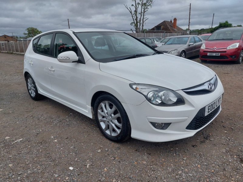 2012 Hyundai I30 1.4 Comfort in White — image 1
