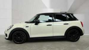2017 MINI Hatch 1.5 Cooper D Euro 6 (s/s) 5dr in White — image 6