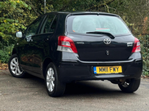 2011 Toyota Yaris 1.33 Dual Vvt-I T Spirit Euro 5 (s/s) 5dr in Black — image 2