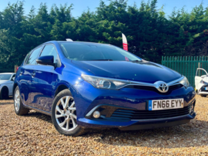 2016 Toyota Auris 1.6 D-4d Business Edition Euro 6 (s/s) 5dr (safety Sense) in Blue — image 3