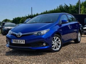 2016 Toyota Auris 1.6 D-4d Business Edition Euro 6 (s/s) 5dr (safety Sense) in Blue — image 4