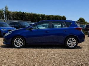 2016 Toyota Auris 1.6 D-4d Business Edition Euro 6 (s/s) 5dr (safety Sense) in Blue — image 6