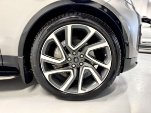 2018 Land Rover Discovery 3.0 Sd V6 Hse Luxury in Silver — image 5