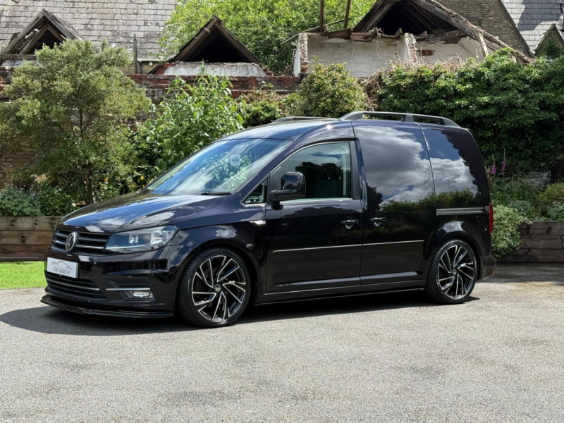 2018 Volkswagen Caddy 2.0 Tdi C20 Bluemotion Tech Highline DSG in Black — image 1