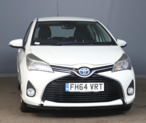 2015 Toyota Yaris 1.5 Vvt-H Excel E-CVT Euro 6 5dr (15in Alloy) in White — image 2