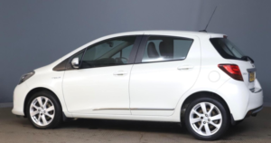 2015 Toyota Yaris 1.5 Vvt-H Excel E-CVT Euro 6 5dr (15in Alloy) in White — image 4
