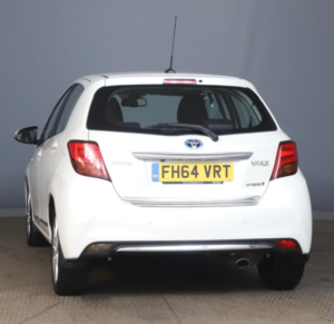 2015 Toyota Yaris 1.5 Vvt-H Excel E-CVT Euro 6 5dr (15in Alloy) in White — image 5