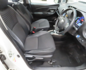 2015 Toyota Yaris 1.5 Vvt-H Excel E-CVT Euro 6 5dr (15in Alloy) in White — image 6