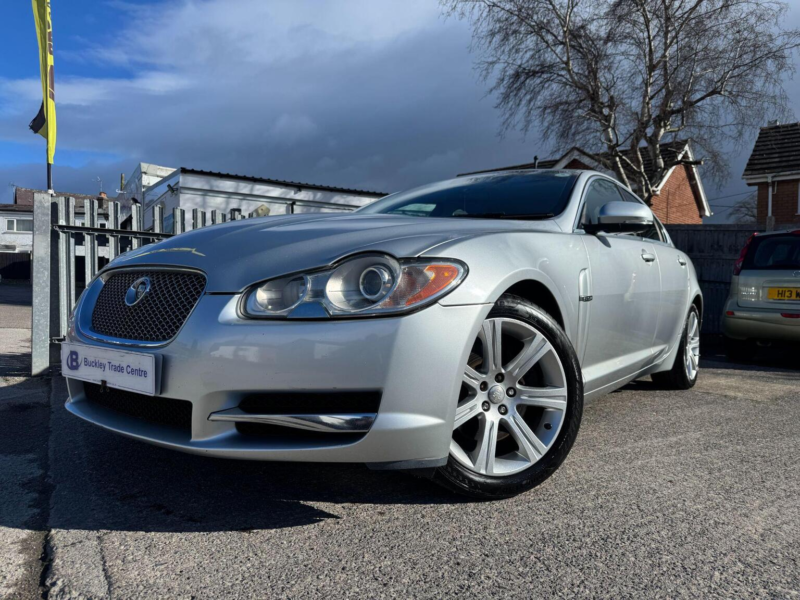 2011 Jaguar Xf 3.0d V6 Luxury Auto Euro 5 4dr in Silver — image 1