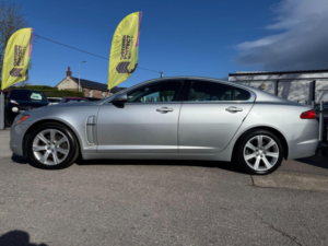 2011 Jaguar Xf 3.0d V6 Luxury Auto Euro 5 4dr in Silver — image 2