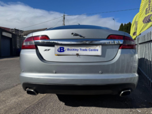 2011 Jaguar Xf 3.0d V6 Luxury Auto Euro 5 4dr in Silver — image 4