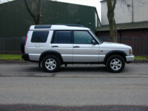 2004 Land Rover Discovery Ref 8428 - Land Rover Discovery 4.0 Hse Rhd - Ex Japan in Silver — image 2