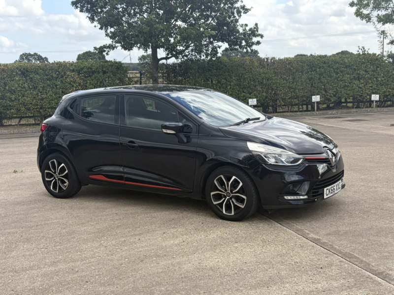 2017 Renault Clio 1.2 Dynamique Nav 1.2 16v 75 in Black — image 1