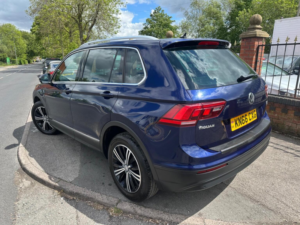 2016 Volkswagen Tiguan 2.0 Tdi Bluemotion Tech Se Navigation DSG 4motion Euro 6 (s/s) 5dr in Blue — image 4