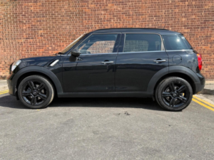 2015 MINI Countryman 1.6 Cooper Euro 6 (s/s) 5dr in Black — image 4