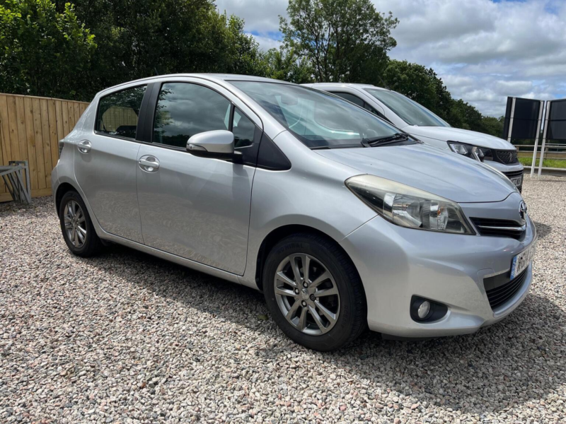 2014 Toyota Yaris 1.33 Dual Vvt-I Icon Plus Multidrive S Euro 5 5dr in Silver — image 1