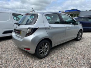 2014 Toyota Yaris 1.33 Dual Vvt-I Icon Plus Multidrive S Euro 5 5dr in Silver — image 2