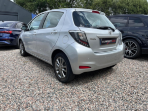 2014 Toyota Yaris 1.33 Dual Vvt-I Icon Plus Multidrive S Euro 5 5dr in Silver — image 3