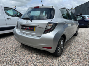 2014 Toyota Yaris 1.33 Dual Vvt-I Icon Plus Multidrive S Euro 5 5dr in Silver — image 4