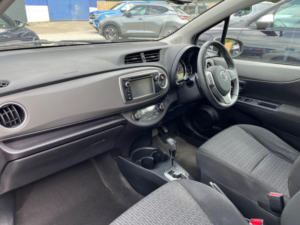 2014 Toyota Yaris 1.33 Dual Vvt-I Icon Plus Multidrive S Euro 5 5dr in Silver — image 6