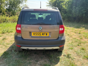 2011 Skoda Yeti 2.0 Tdi Elegance in Brown — image 5