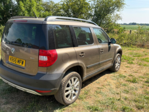 2011 Skoda Yeti 2.0 Tdi Elegance in Brown — image 6