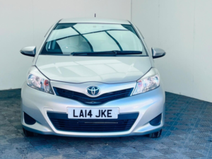 2014 Toyota Yaris 1.33 Dual Vvt-I Tr Multidrive S Euro 5 5dr in Silver — image 2