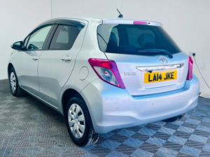 2014 Toyota Yaris 1.33 Dual Vvt-I Tr Multidrive S Euro 5 5dr in Silver — image 4