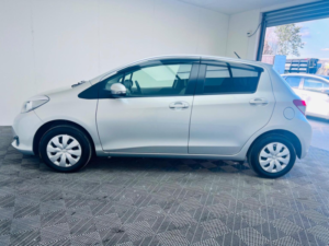 2014 Toyota Yaris 1.33 Dual Vvt-I Tr Multidrive S Euro 5 5dr in Silver — image 5