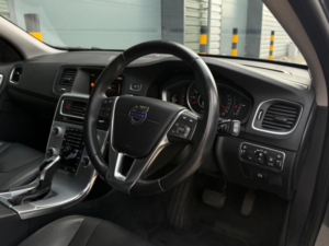 2018 Volvo V60 2.0 T4 Se Nav Auto Euro 6 (s/s) 5dr in Grey — image 2