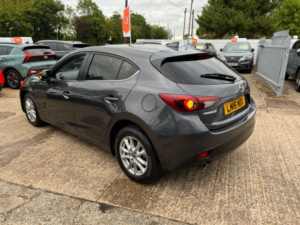 2016 Mazda Mazda3 2.0 Skyactiv-G Se-L Nav Hatchback 5dr Petrol Manual Euro 5 (s/s) (120 Ps) in Grey — image 5