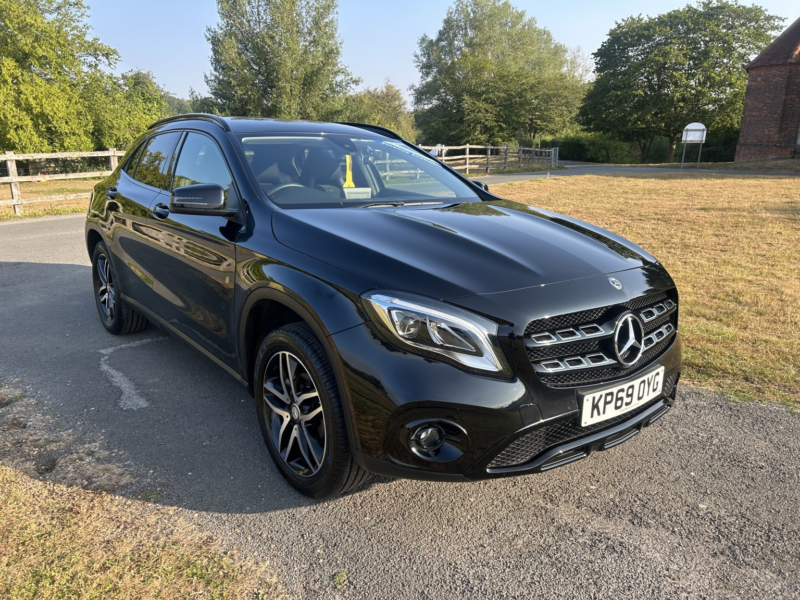 2020 Mercedes-Benz Gla 1.6 Gla180 Urban Edition in Black — image 1