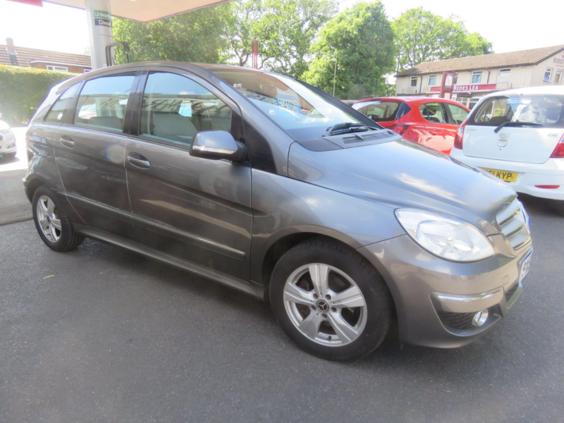 2008 Mercedes-Benz B Class 2.0 B180 Cdi Se CVT 5dr in Grey — image 1