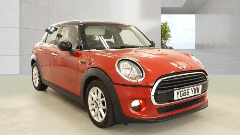 2016 MINI Hatch 1.5 Cooper Euro 6 (s/s) 5dr in Red — image 1