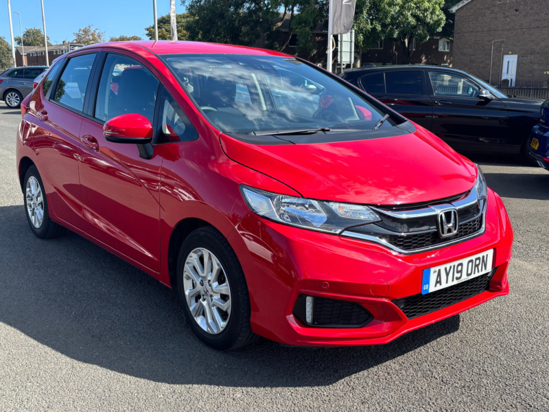 2019 Honda Jazz 1.3 I-Vtec Se Navi Hatchback 5dr Petrol CVT Euro 6 (s/s) (102 Ps) in Red — image 1
