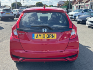 2019 Honda Jazz 1.3 I-Vtec Se Navi Hatchback 5dr Petrol CVT Euro 6 (s/s) (102 Ps) in Red — image 5