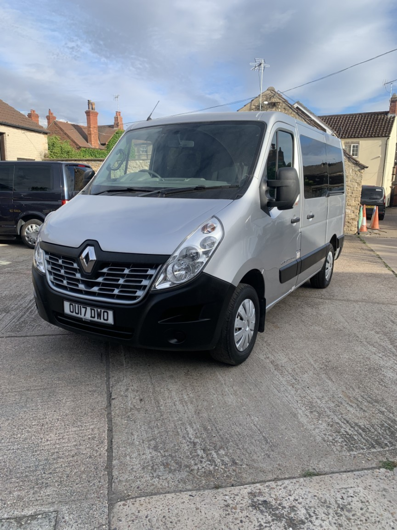 2017 Renault Master 2.3 Fwd Sl28 Dci 170 Quickshift6 Business Euro 6 in Grey — image 1