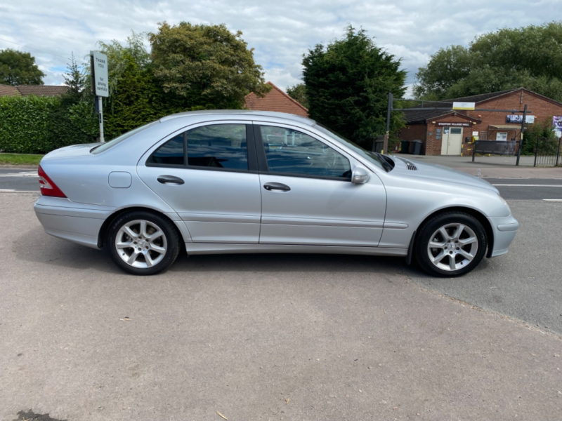 2006 Mercedes-Benz 220 C220 2.1 Cdi Classic Se in Silver — image 1