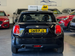 2019 MINI Hatch 1.5 3-Door Hatch One Classic in Black — image 6