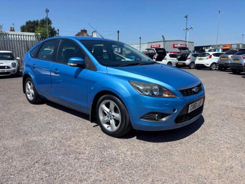 2010 Ford Focus 1.6 Zetec 5dr in Blue — image 1