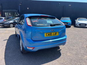 2010 Ford Focus 1.6 Zetec 5dr in Blue — image 2